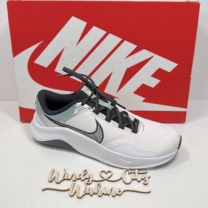 NIB Nike Legend Essential 3 NN Premium Sneakers Sz 8.5/White, Black